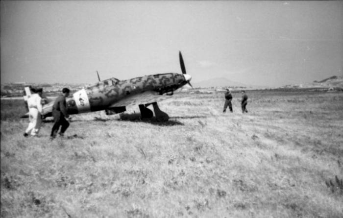 C.205 Veltro del 51° Stormo sul campo di Monserrato, 1943